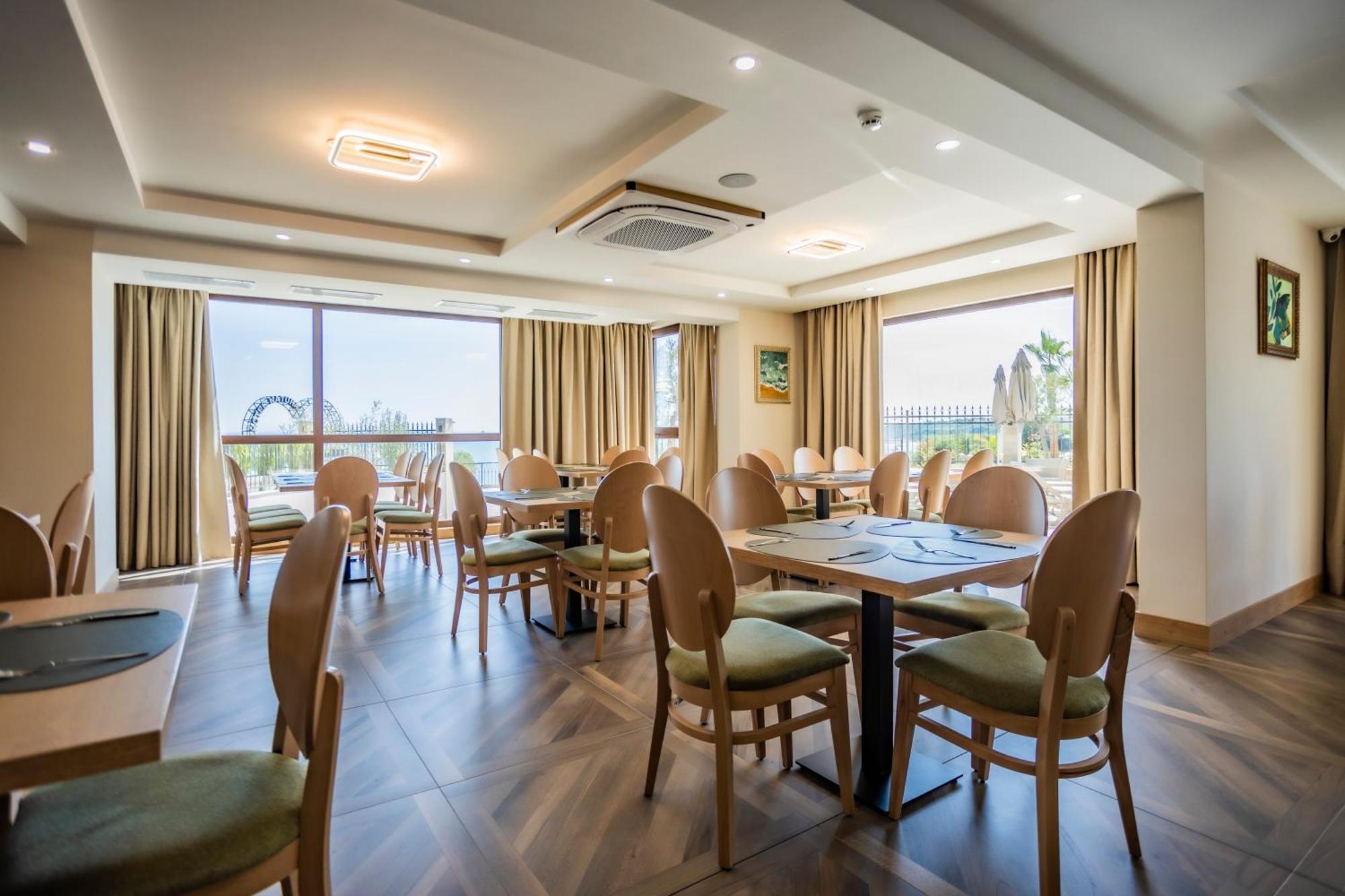 Natura All Seasons Boutique Hotel Burgas ภายนอก รูปภาพ